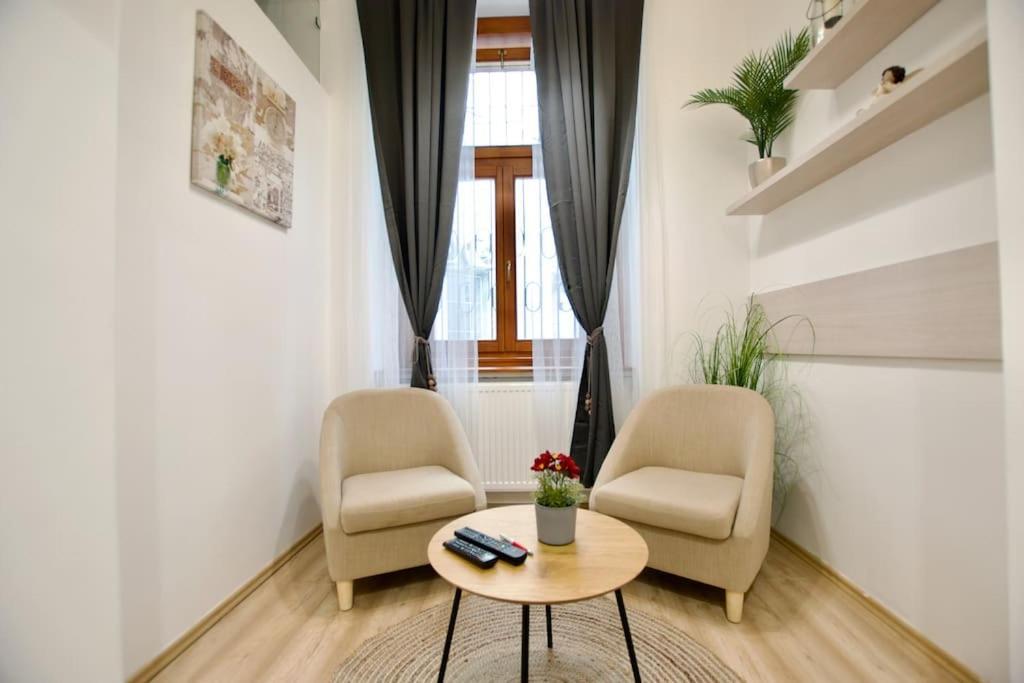Standard Apartment By Hi5- Podmaniczky Street Budapest Exterior foto