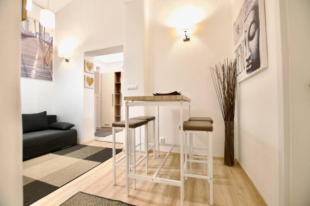 Standard Apartment By Hi5- Podmaniczky Street Budapest Exterior foto