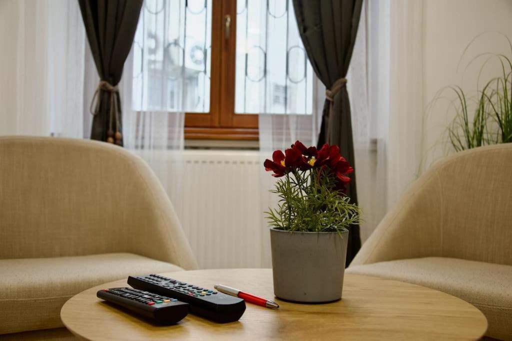 Standard Apartment By Hi5- Podmaniczky Street Budapest Exterior foto
